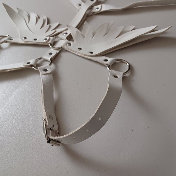 Leather Harness with Angel Wings - Picture 3 of 12